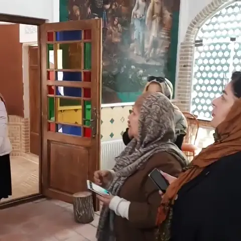 فرزند #هنر زاده جام و خم نیست
کار هنری میان مردم گم نیست

فریاد مزن ناله مکن آه 