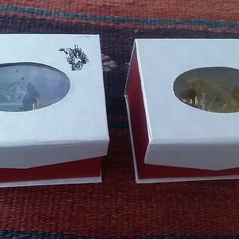 🎁
باکس هدیه ‘شیک و فانتزی 
.
حاوی عطر خالص گل محمدی🌸