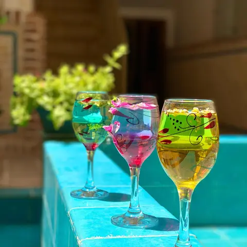 🍹
.
🥀عید سعید فطر مبارک🥀
.
حالا وقتشه خودتو به یک نوشیدنی بکر دعوت کنی🌼
.
خن