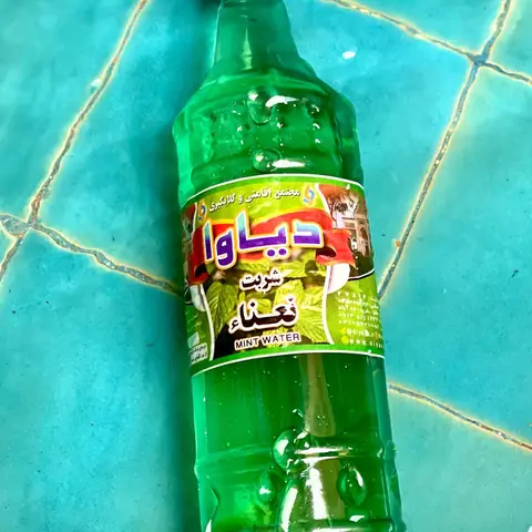 🌱🍹

شربت نعنا🌱
 نقشی موثر در بهبود عملکرد سیستم قلبی و عروقی، جلوگیری از بروز
