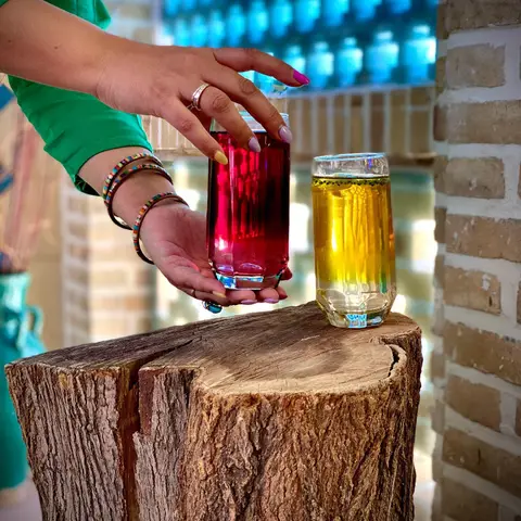 🍹

.
شربتهای ارگانیک دیاوا🍹
.
.
شربت گل محمدی دیاوا🍹
.
شربت زعفران دیاوا🍹
.
