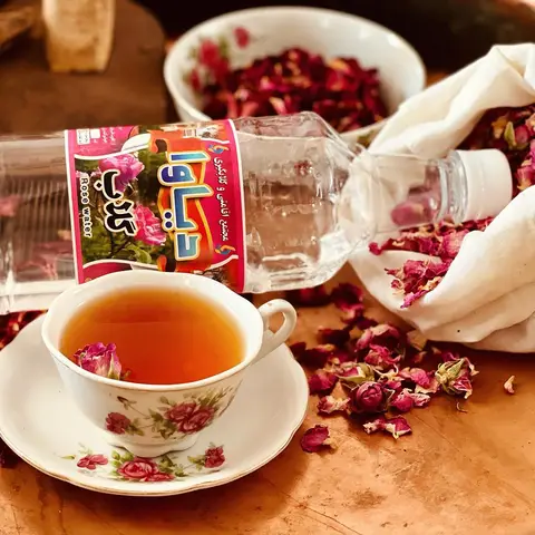 ☕️

🌸گلاب دو آتيشه دياوا و چاى🍃

🍃☕️🌸

خواص چای گلاب:
روزانه نوشیدن چای گلاب