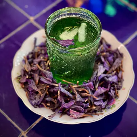 🍃💜🍃
.
عرق گل گاوزبان ارگانیک دیاوا🌱
.
💜
.

این عرق طبیعت گرمی داشته و آرام‌
