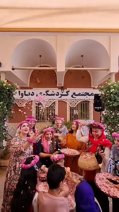📍برگزاری تور اینفو گلابگیری 
در اقامتگاه بومگردی دیاوا روستای ده آباد بادرود نط