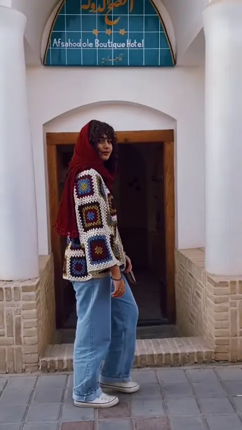 هر کوچه‌ی این شهر، قصه‌ای داره...
از دل تاریخ تا خنکای بادگیرها 😌
بیا قدم بزنیم